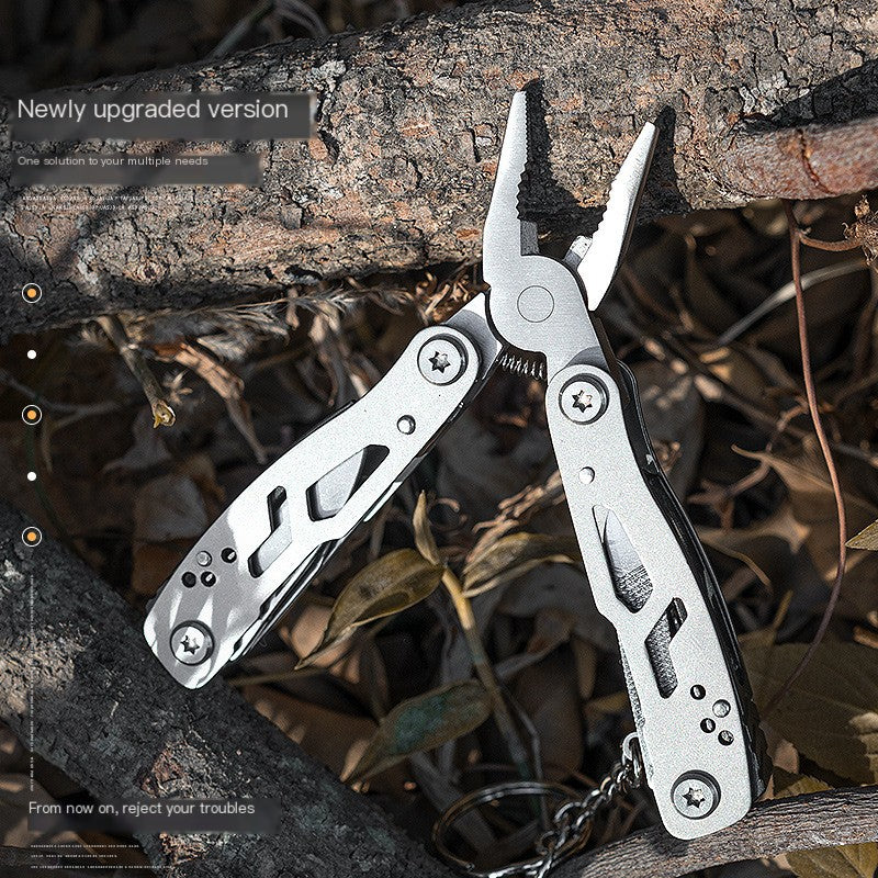 Keychain multitool quick-release ring detail
