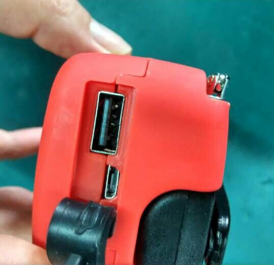 Solar Hand-Crank Emergency Radio Torch & USB Charger